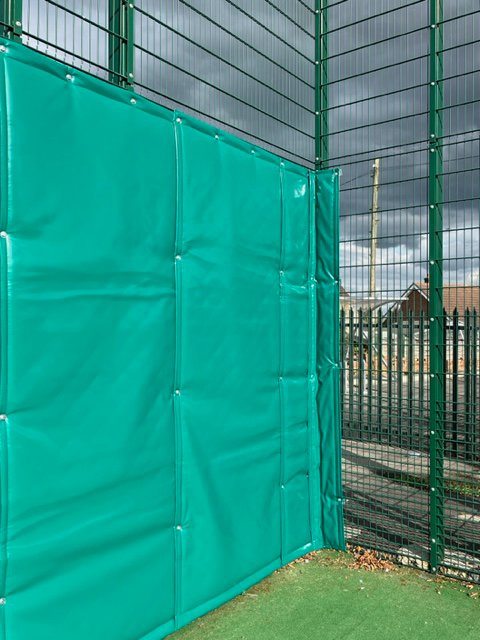 Sports court acoustic blanket corner